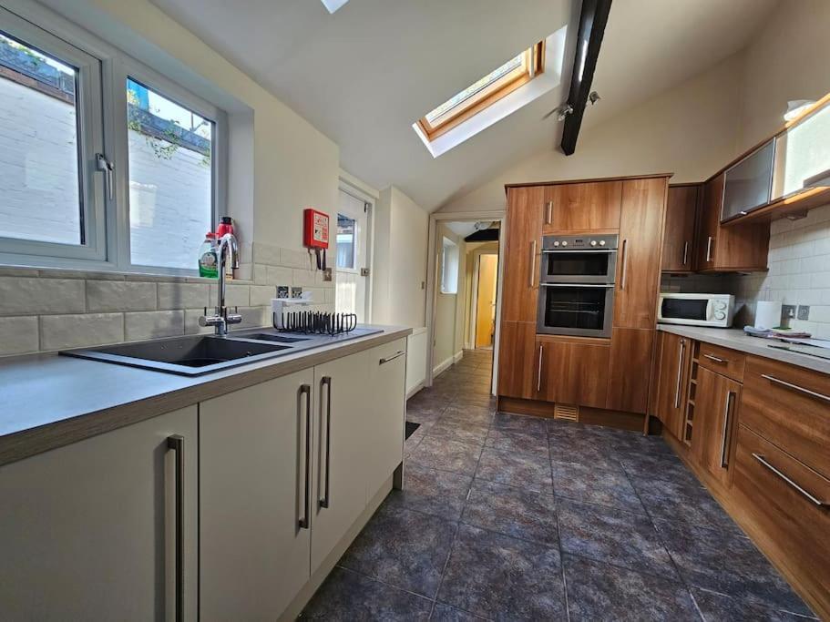 Apartamento Stratford Centre, Ground Level, Parking Nearby Exterior foto